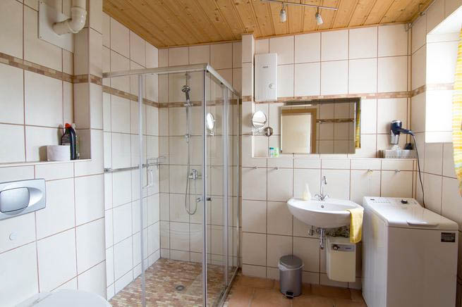 Ferienwohnung Eifel privat 9 Personen Lirstal - Badezimmer